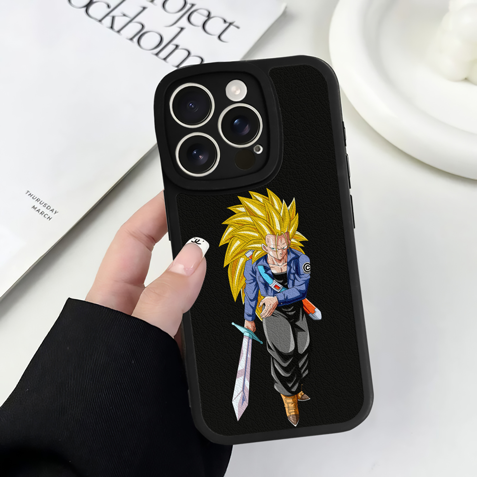 （画像用） ドラゴンボール トランクス（Torankusu）DRAGON BALL Trunks 【iPhone 16シリーズ対応】シリコンスマホケース（レザー調） 材質：シリコン